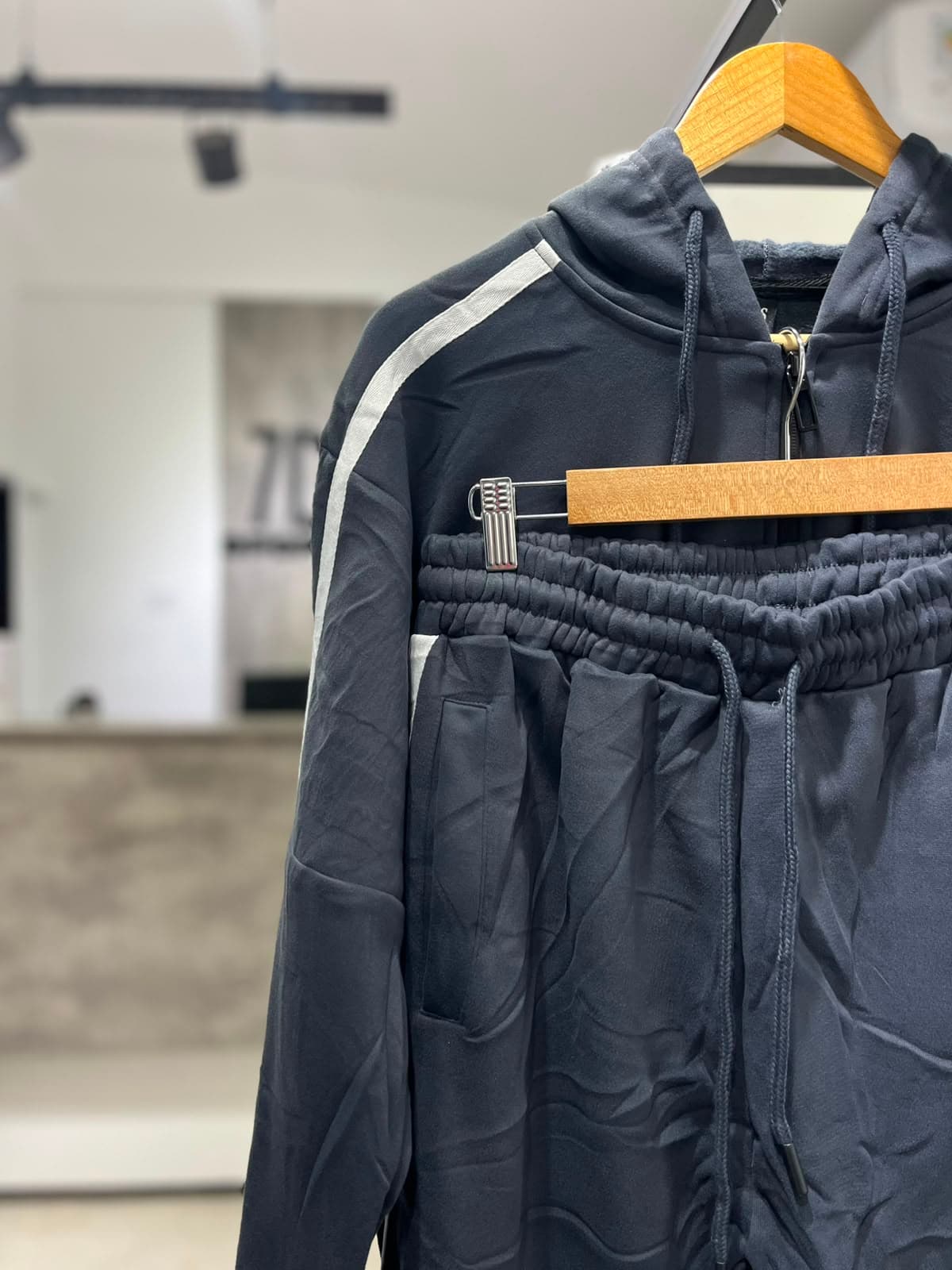 Campera Frisada con linea SSJ